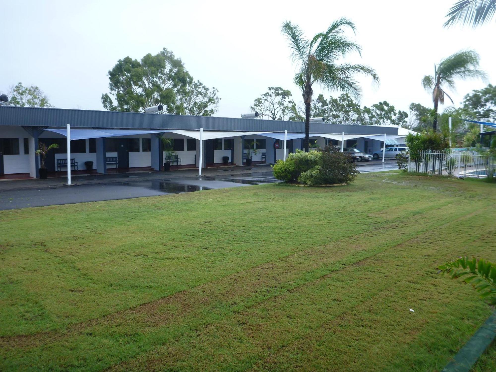 Birch Motel Bowen Exterior photo